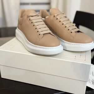 Alexander McQueen
Men’s Oversized Leather Low-Top Sneakers